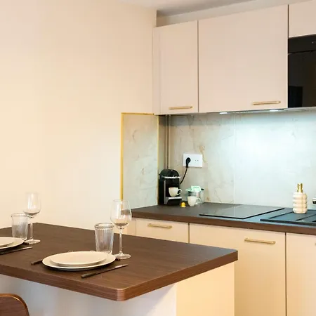 De Gamme, Renovation Neuve Style 4 Etoiles Daire